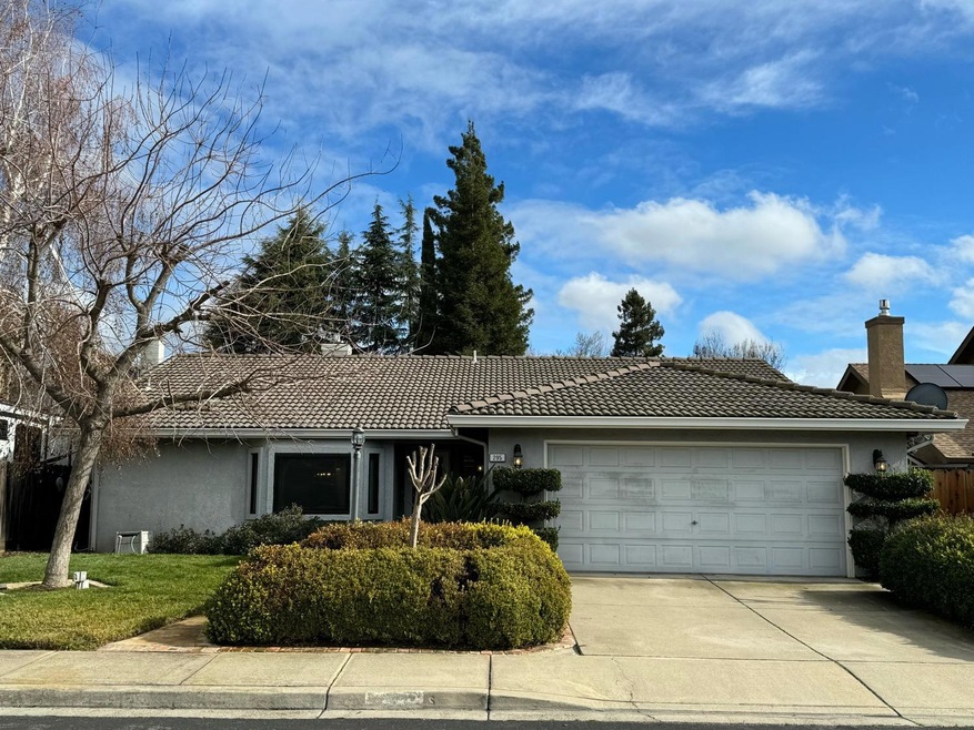 295 New Ct, Oakdale, CA 95361 - photo 1