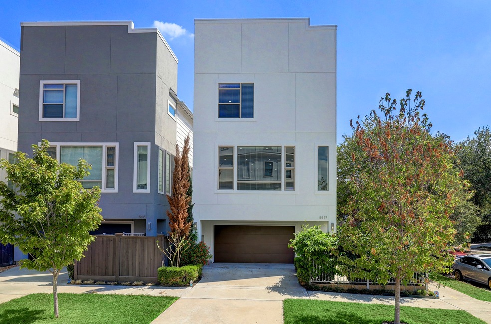 Stunning contemporary freestanding home with priva