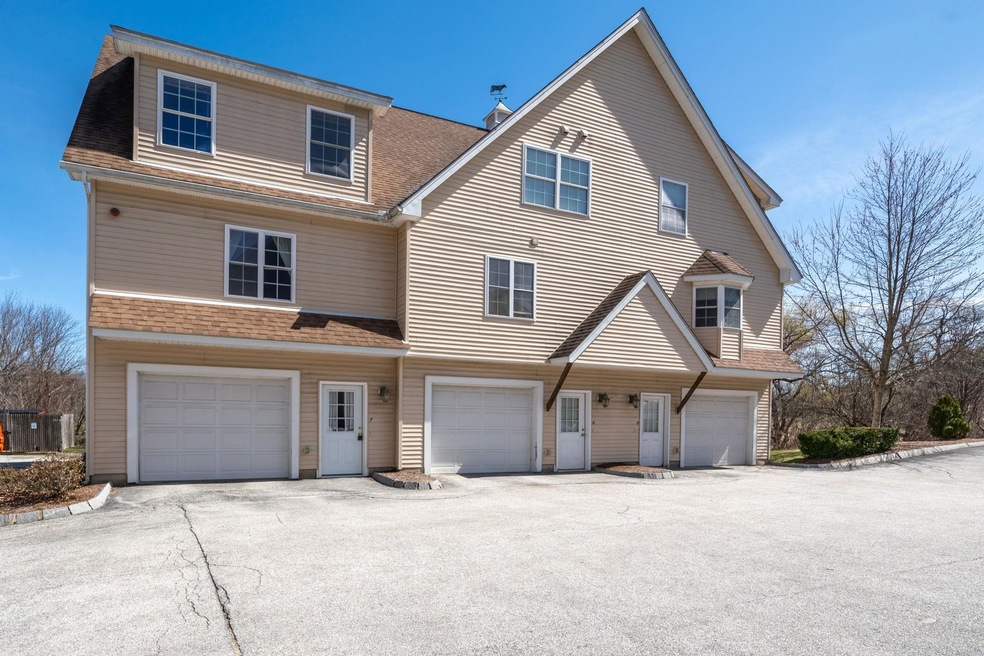 721 Mammoth Rd unit 7, Manchester, NH 03104 - photo 1