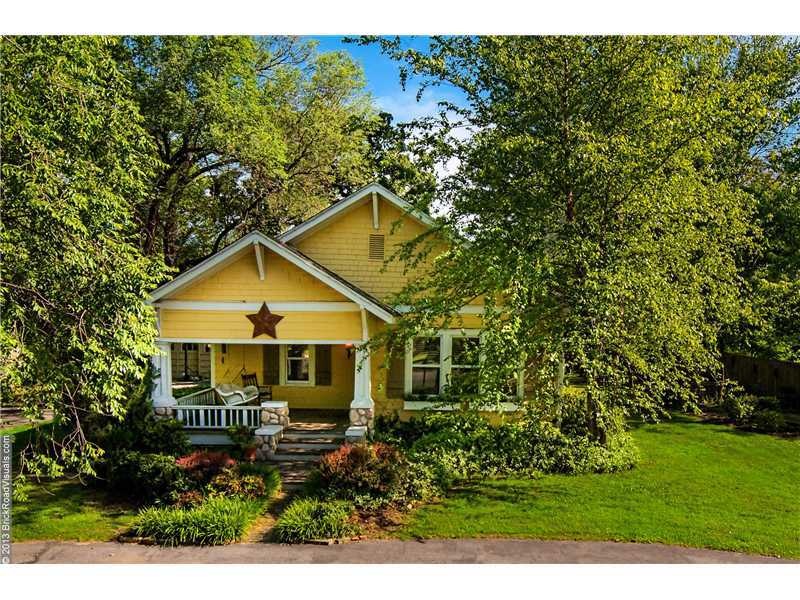 422 E Locust St, Rogers, AR 72756 - photo 1