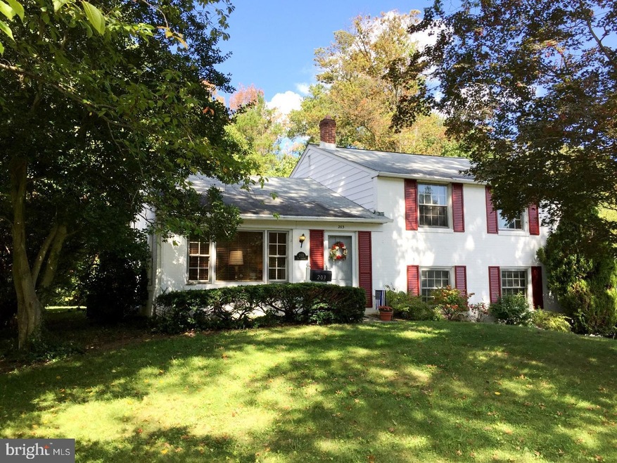 203 Canterbury Dr, Wallingford, PA 19086 - photo 1