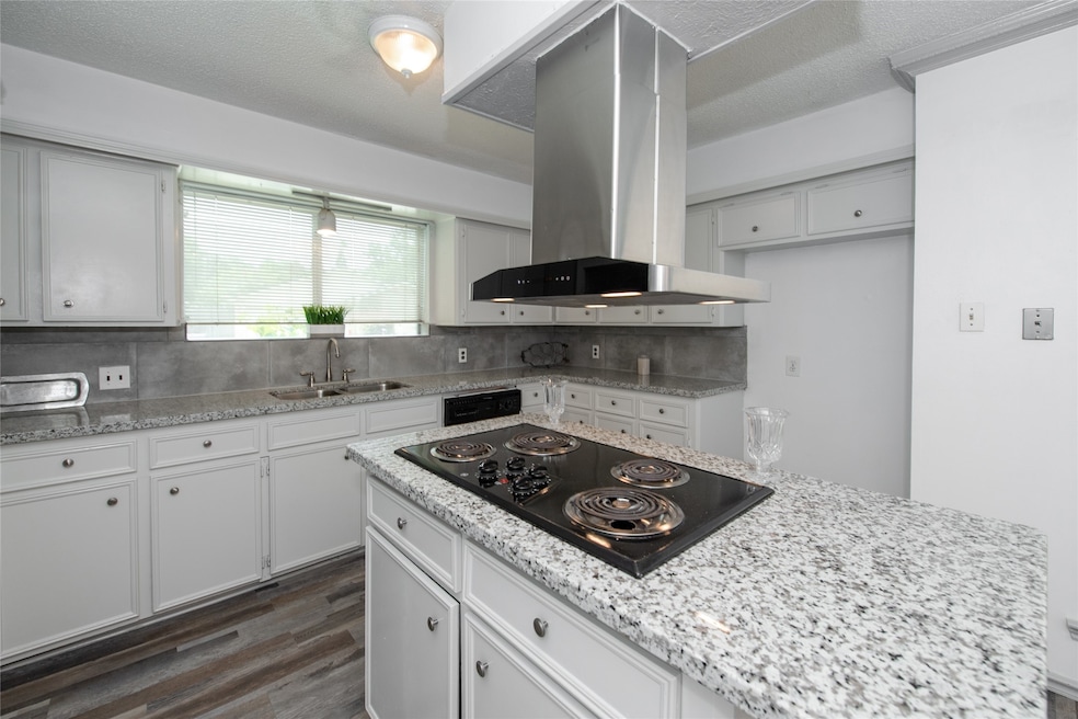 905 Chateau Place, Richmond, TX 77469 - photo 1