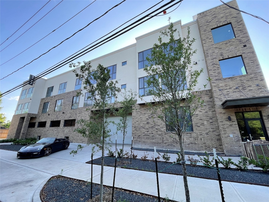 2727 Houston Ave unit 304, Houston, TX 77009 - photo 1