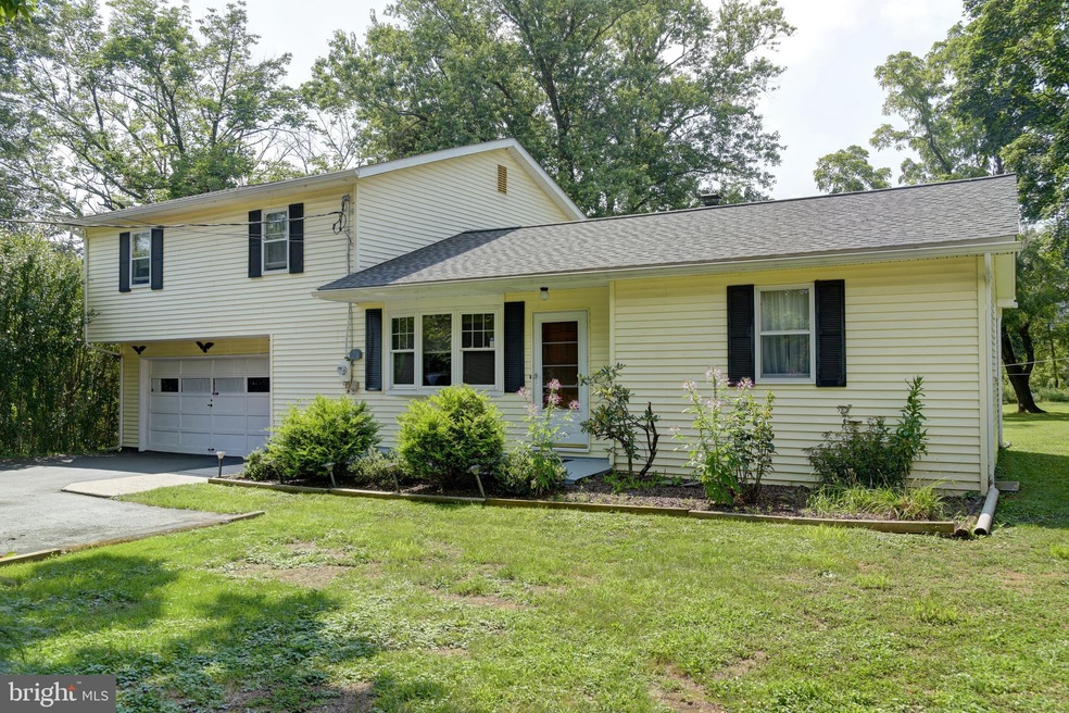 5641 Limeport Pike, Coopersburg, PA 18036 - photo 1