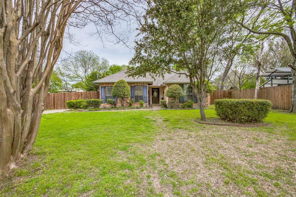 705 E Crockett St, Ennis, TX 75119 - photo 1