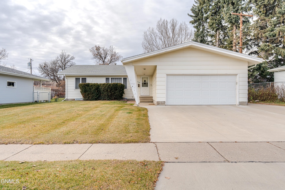 1218 N 22nd St, Bismarck, ND 58501 - photo 1