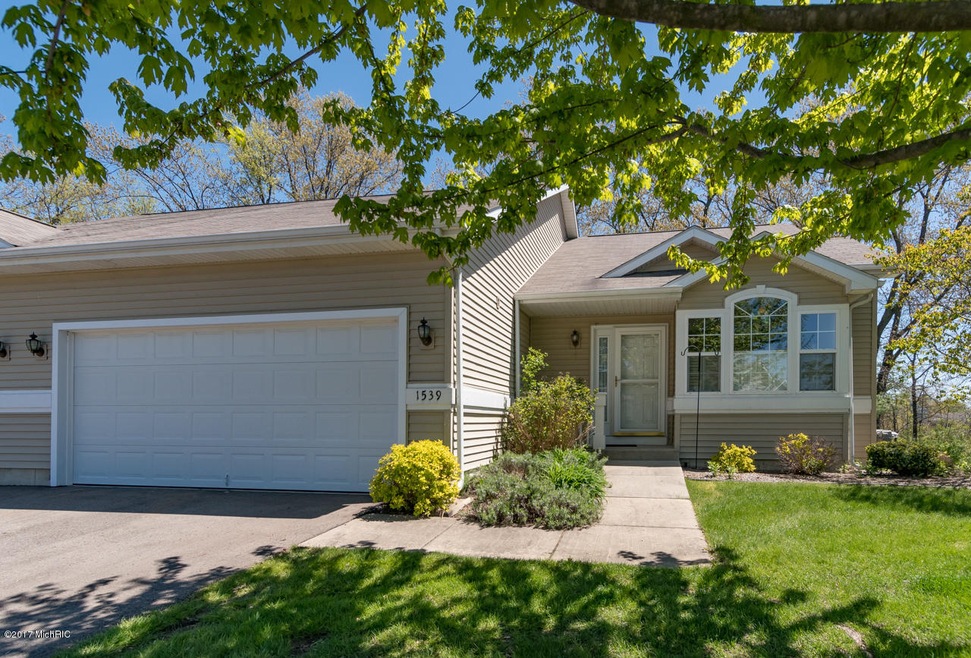 Skylark Way-18