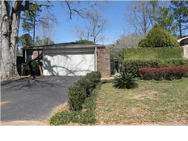 PRETTY PATIO HOME IN POPULAR COBBLESTONE!  GREAT L