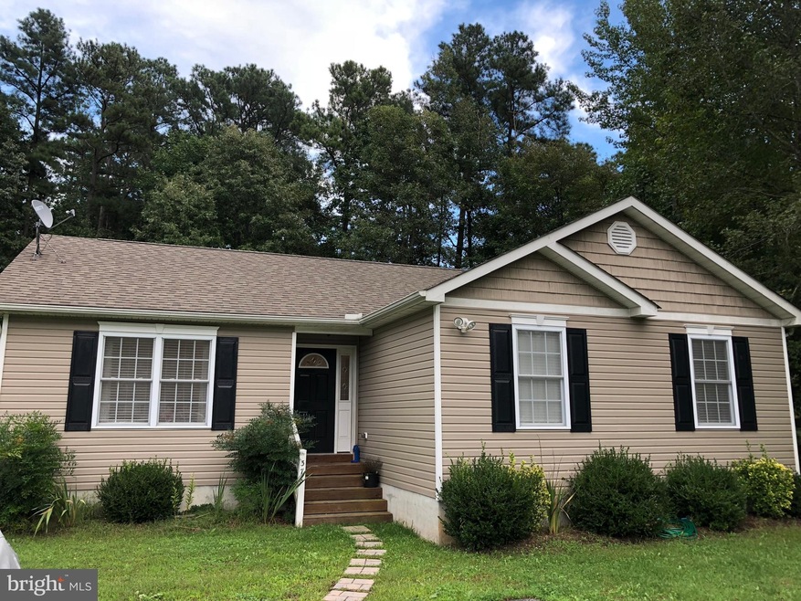 376 Wakefield Dr, Colonial Beach, VA 22443 - photo 1