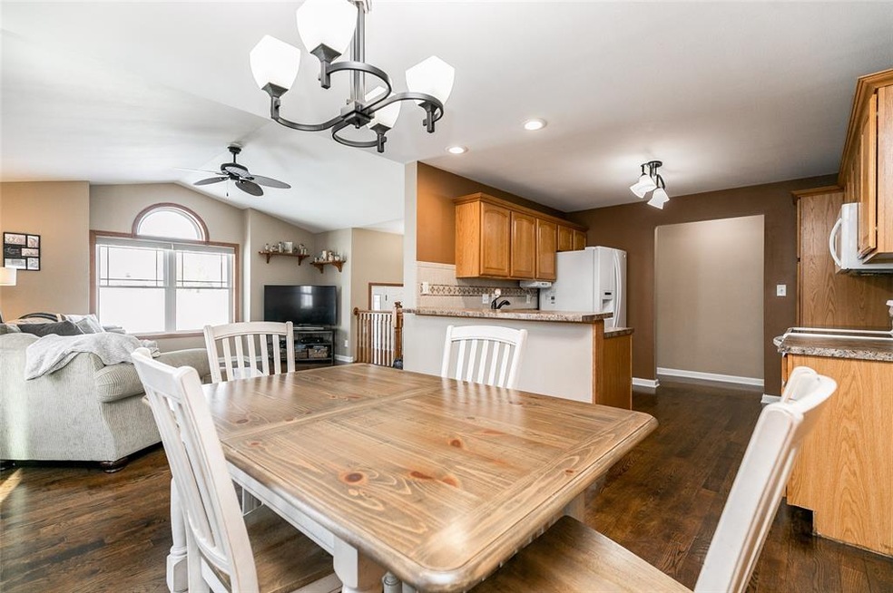 2913 38th Ave SW, Cedar Rapids, IA 52404 - photo 1