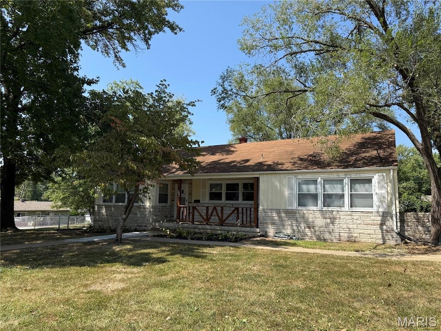 1005 Hawthorn Ave, Saint Charles, MO 63301 - photo 1