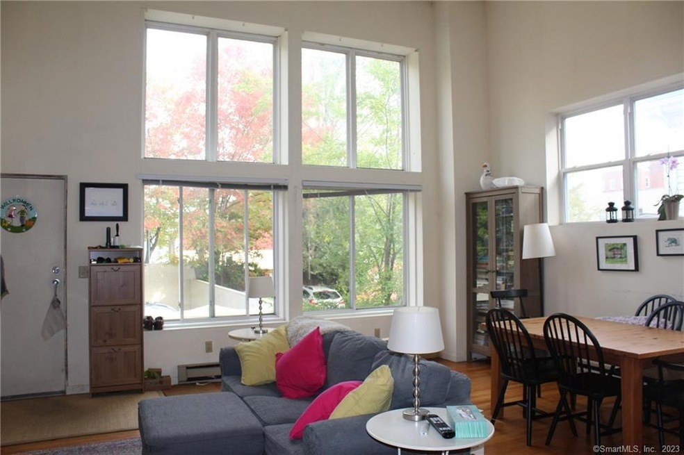 287 Saint John St unit 4, New Haven, CT 06511 - photo 1