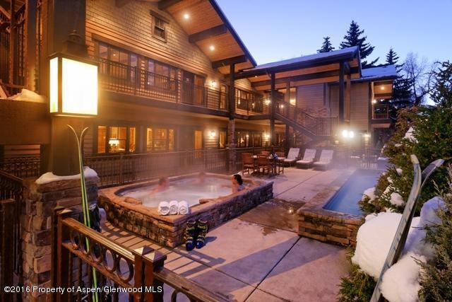 winter-courtyard