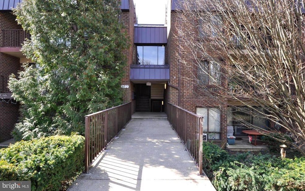 132 Roberts Ln unit 202, Alexandria, VA 22314 - photo 1