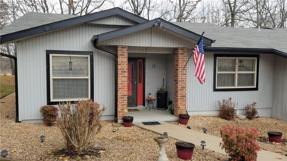 End unit townhome on 16th green