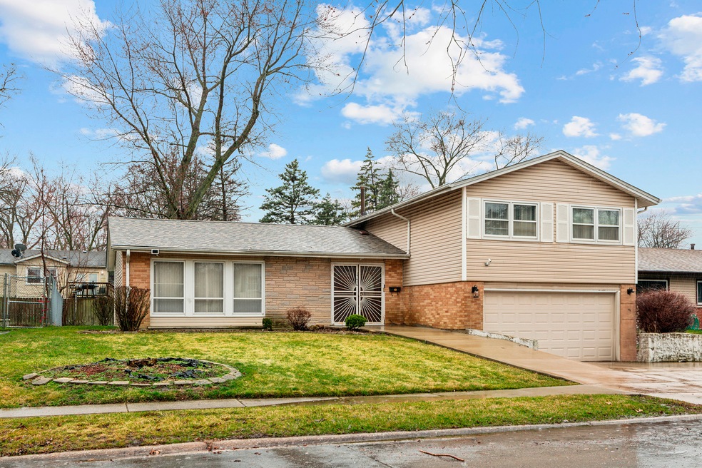 17616 Grandview Dr, Hazel Crest, IL 60429 - photo 1