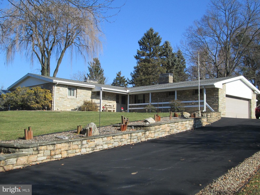 3019 Maple Ave, Reading, PA 19605 - photo 1