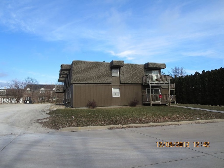 2023 Crescent Dr, Cedar Falls, IA 50613 - photo 1