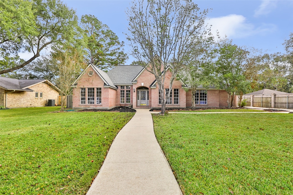 6008 Lakeside Dr, Liberty, TX 77575 - photo 1