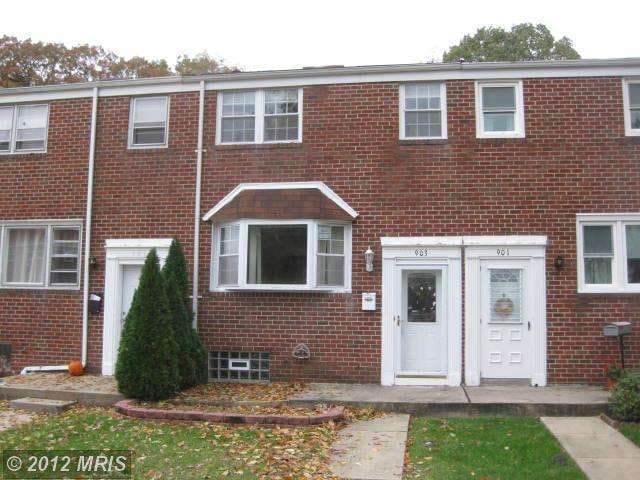 903 Circle Dr, Halethorpe, MD 21227 - photo 1