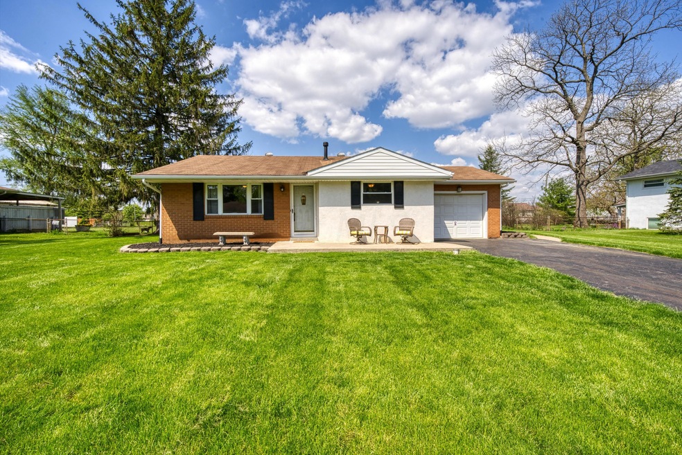 3484 Maple Shade Ct, Columbus, OH 43228 - photo 1