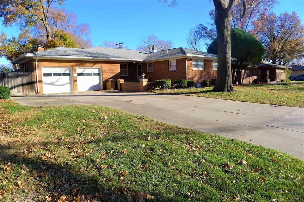 beautiful all brick home! Driveway has extra side 