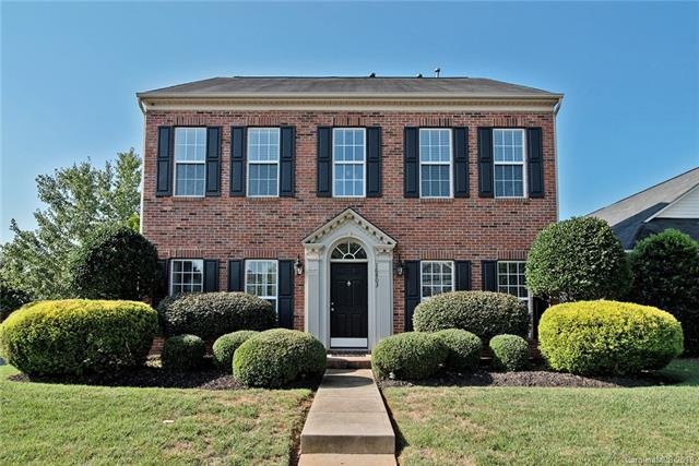 Beautiful curb appeal!