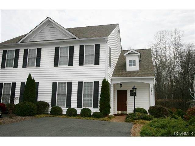 Just Call Me HOME! Beautiful turn key colonial dup