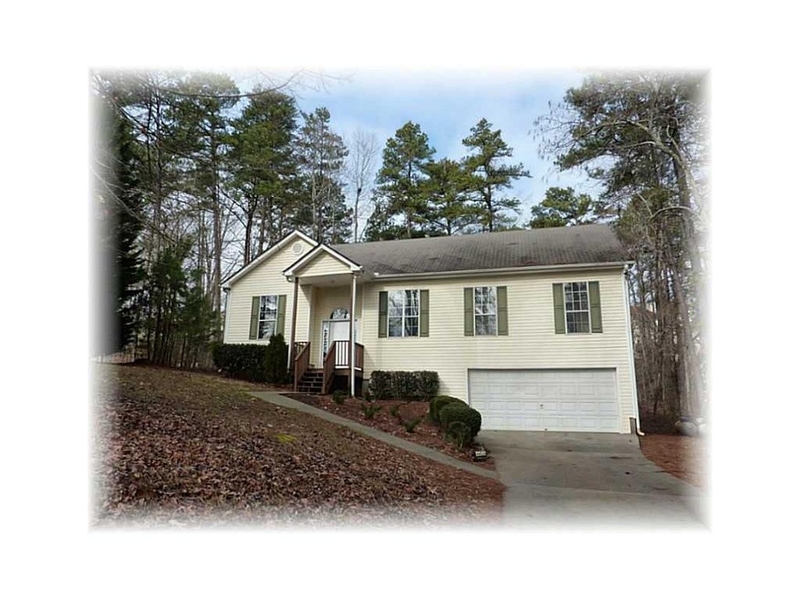 Exterior Front. Natural setting in a terrific lake