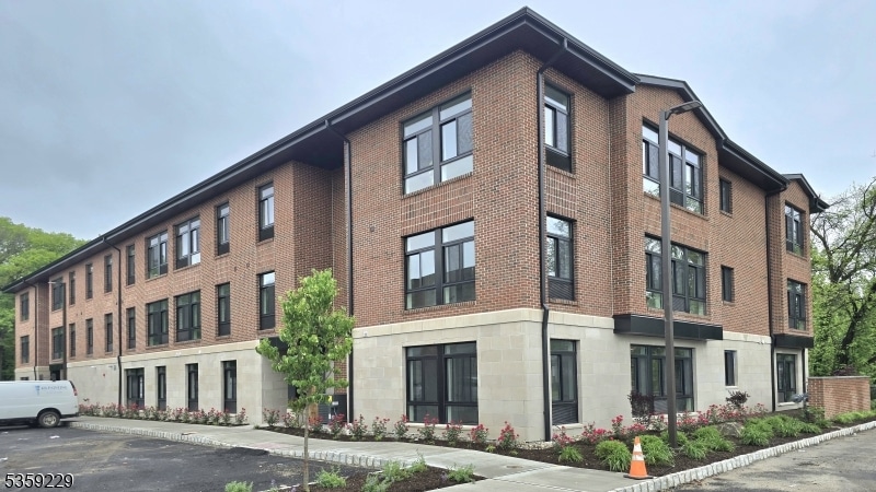 135 Fairfield Rd unit 205, Fairfield, NJ 07004 - photo 1