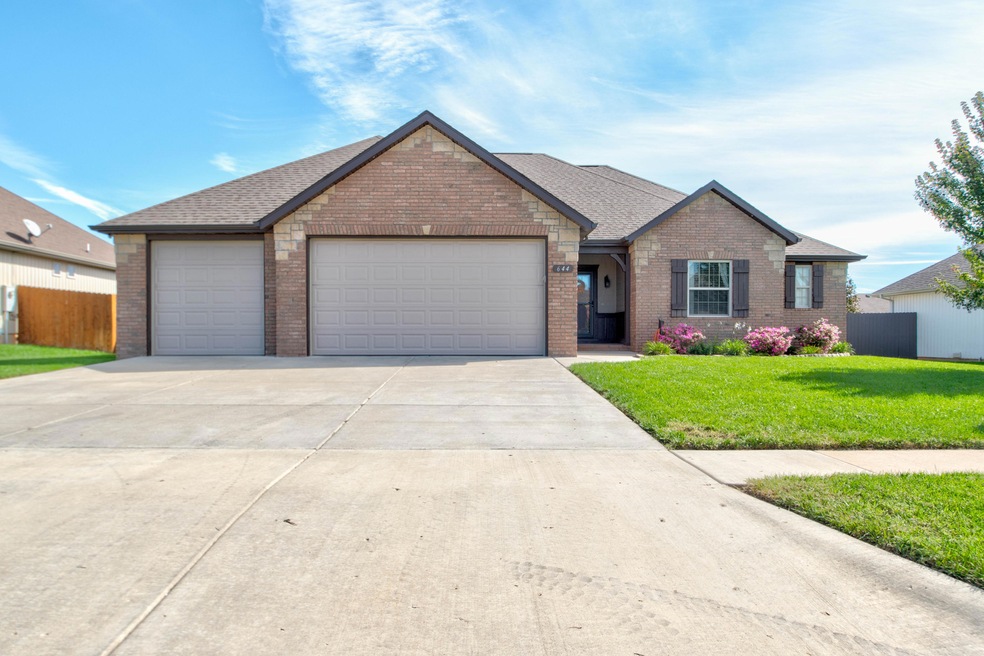 644 N Maplewood Hills Rd, Nixa, MO 65714 - photo 1