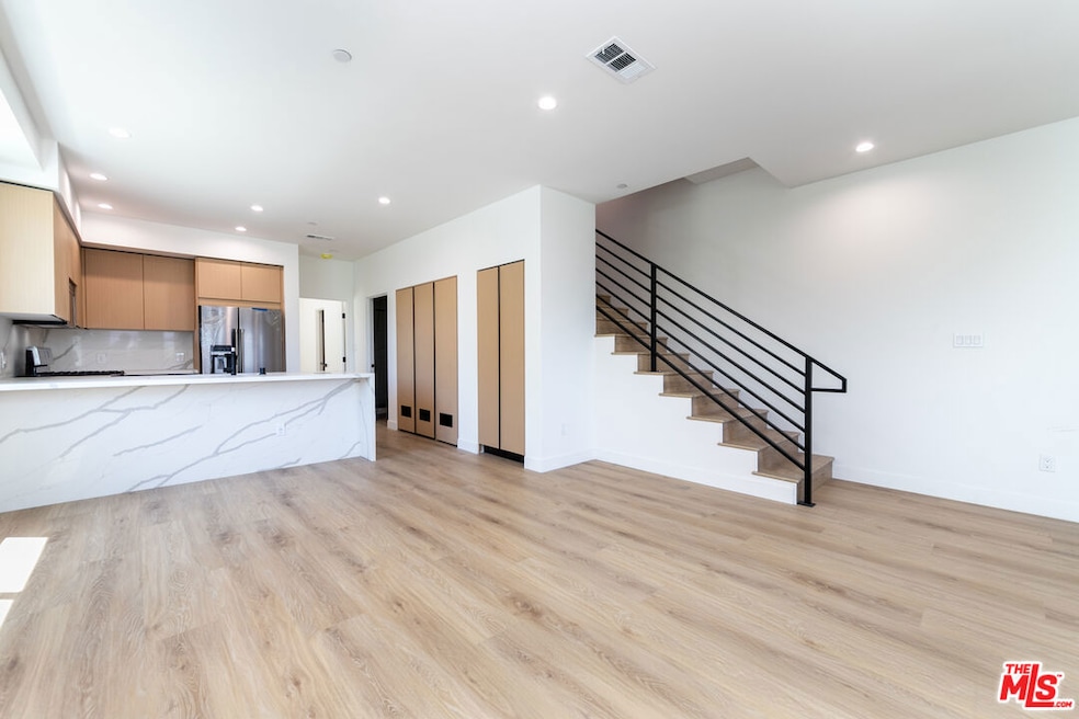 4615 St Charles Place unit 1/4, Los Angeles, CA 90019 - photo 1