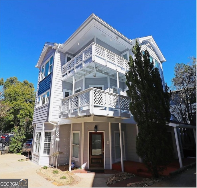 Sold $704,000 • Co-Listing Agent