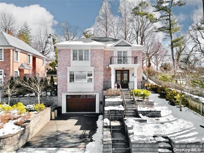 81A Hampshire Rd, Great Neck, NY 11023 - photo 1