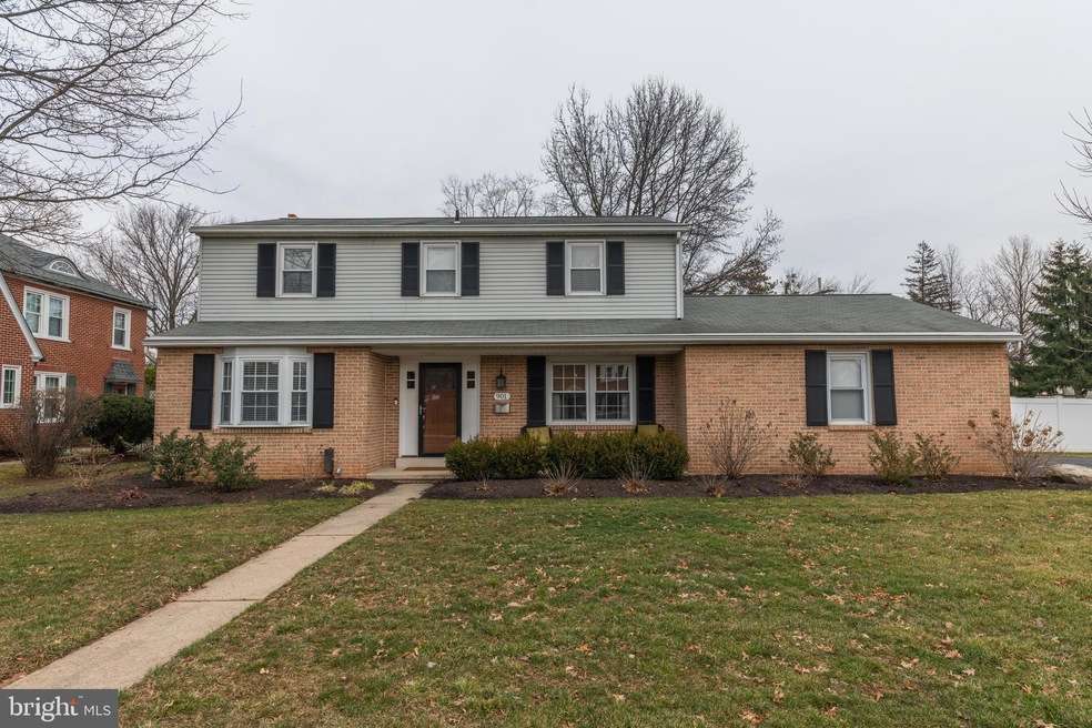 901 York Ave, Lansdale, PA 19446 - photo 1