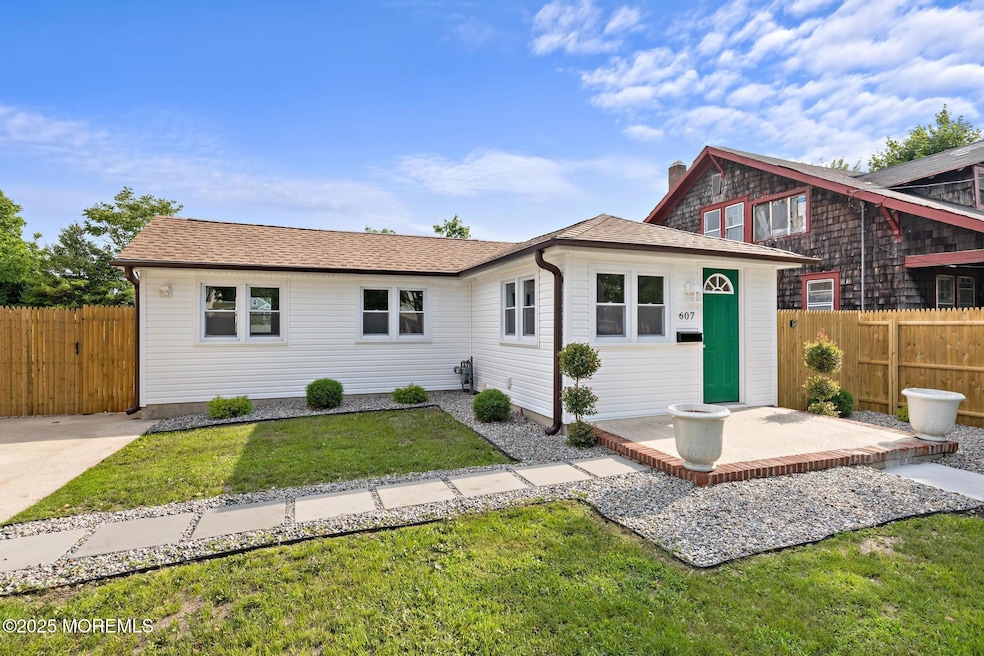 607 Warren Ave, Spring Lake Hts