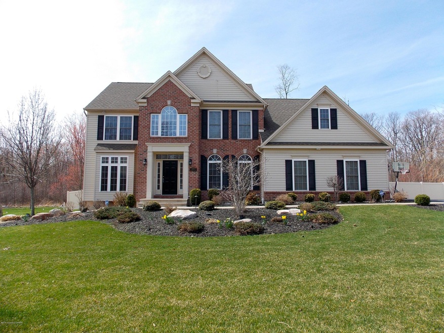 1022 Woodberry Dr, Mountain Top, PA 18707 - photo 1