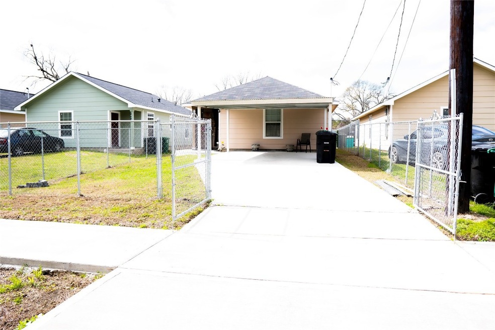 7605 Dyer St, Houston, TX 77088 - photo 1