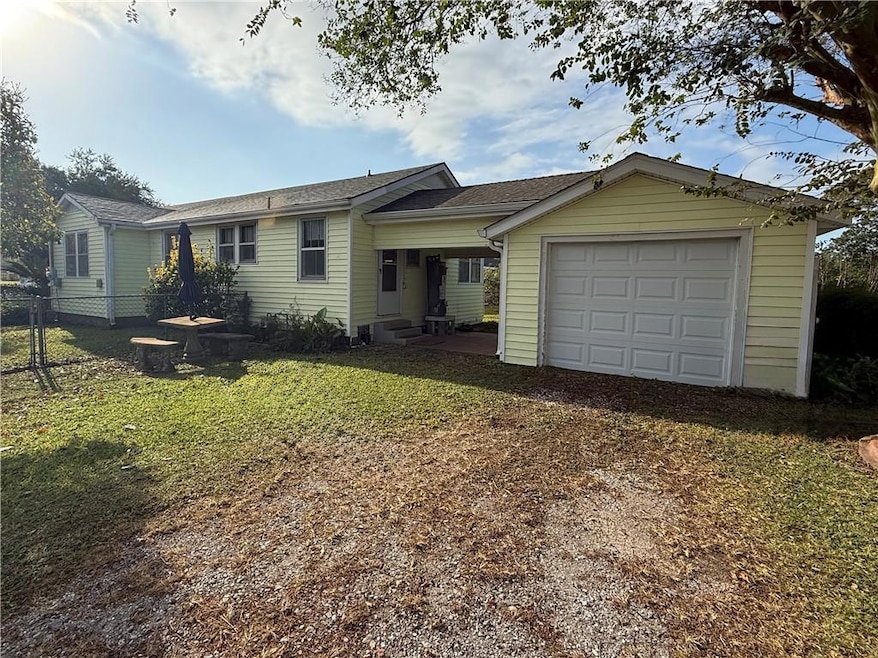 410 1st St, Luling, LA 70070 - photo 1