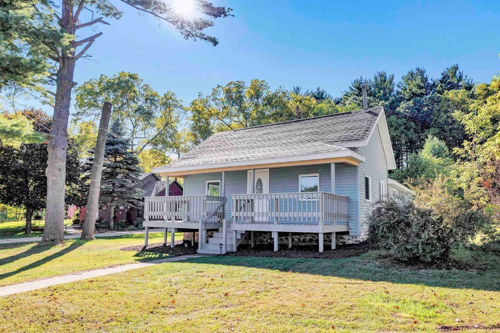 139 N 2nd St, Coloma, WI 54930 - photo 1