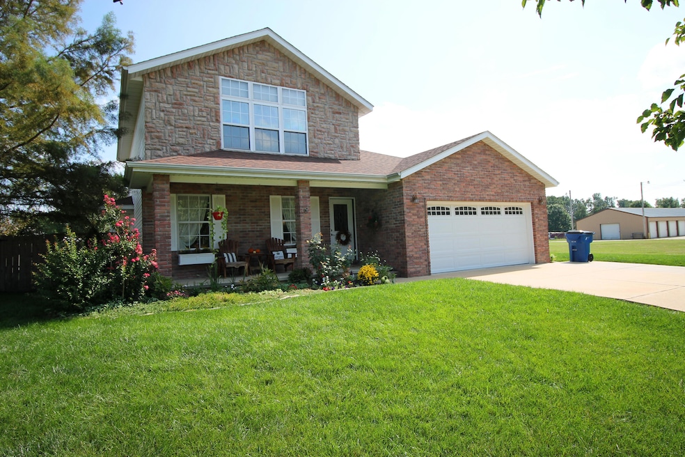 204 N Maple Crest