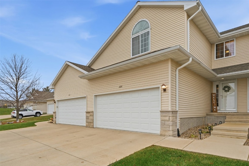 3335 Stoneview Cir SW unit 3335, Cedar Rapids, IA 52404 - photo 1