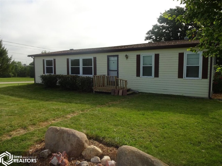 225 N Clarke St, Osceola, IA 50213 - photo 1