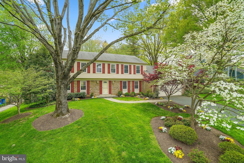 12709 Lamp Post Ln, Potomac, MD 20854 - photo 1