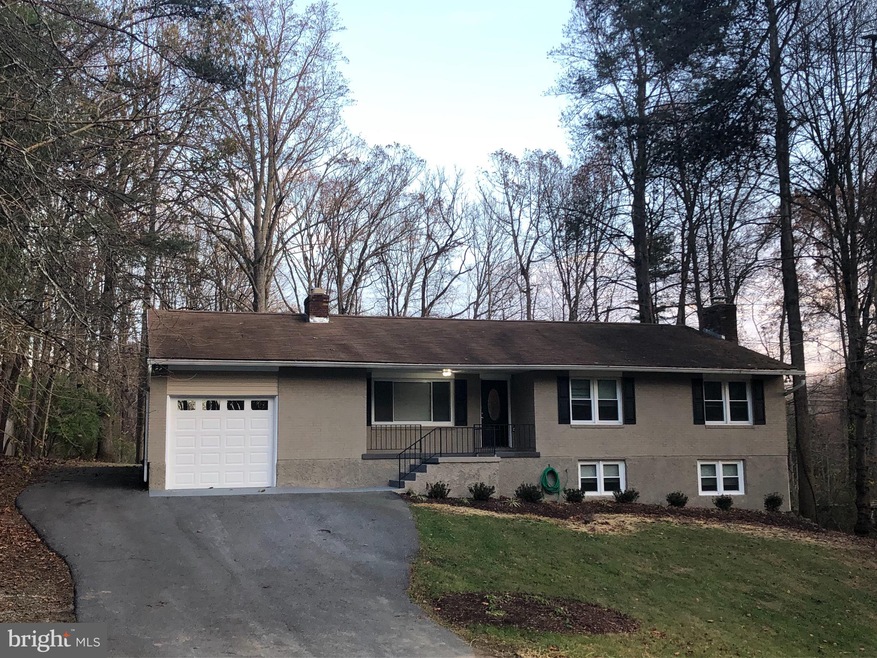 6235 Oak Hill Dr, Sykesville, MD 21784 - photo 1