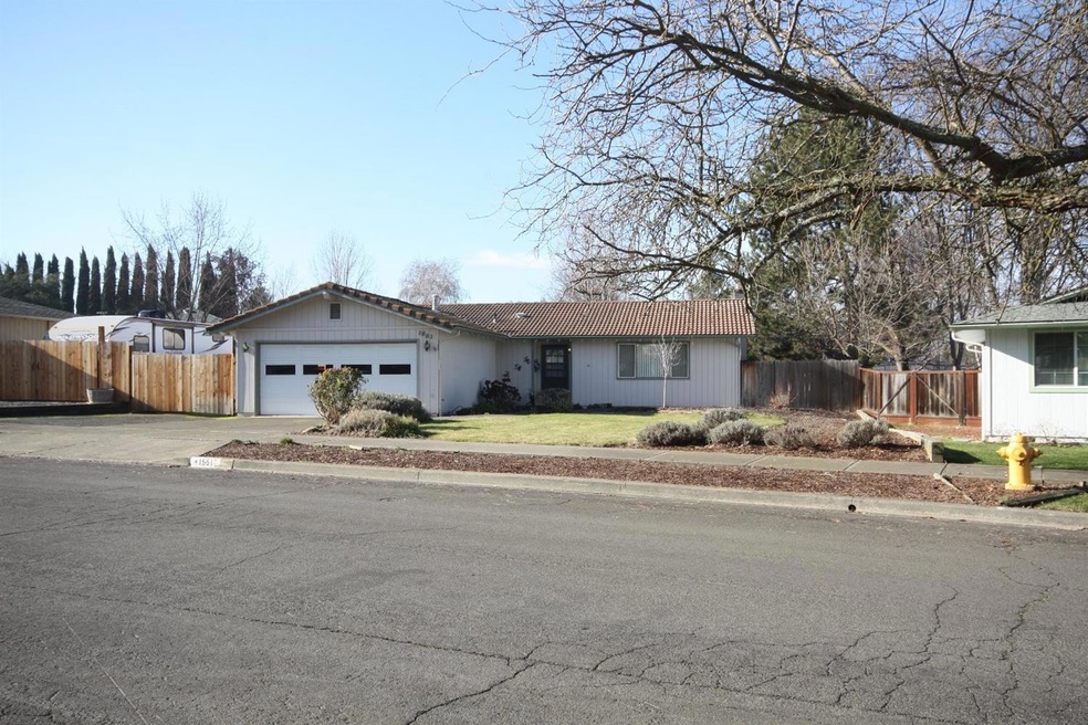 1551 Papago Dr, Medford, OR 97504 - photo 1