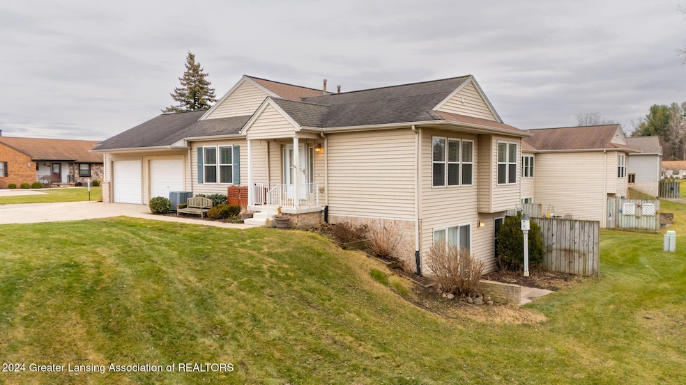 1-web-or-mls-477RedCedar01