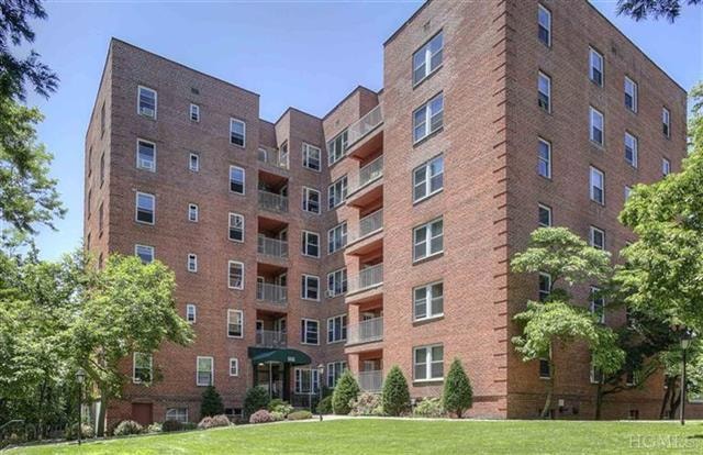 555 Broadway unit 2A, Hastings On Hudson, NY 10706 - photo 1