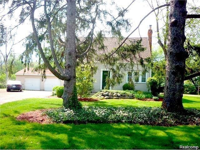 Front of the house, Full of perennials