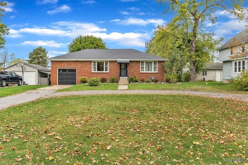 5606 Genesee St, Lancaster, NY 14086 - photo 1